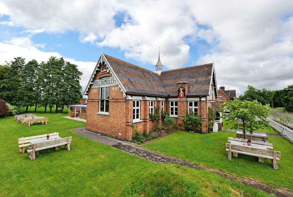 The Cholmondeley Arms 호텔 Wrenbury 외부 사진