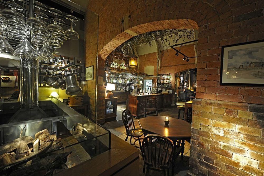 The Cholmondeley Arms 호텔 Wrenbury 외부 사진