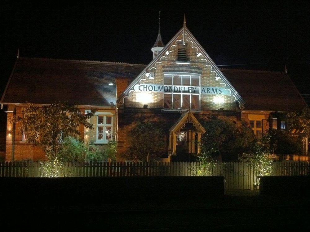 The Cholmondeley Arms 호텔 Wrenbury 외부 사진