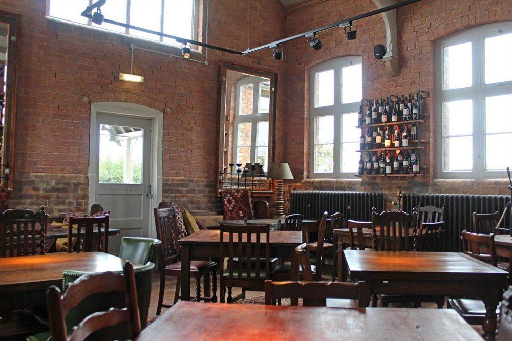 The Cholmondeley Arms 호텔 Wrenbury 외부 사진